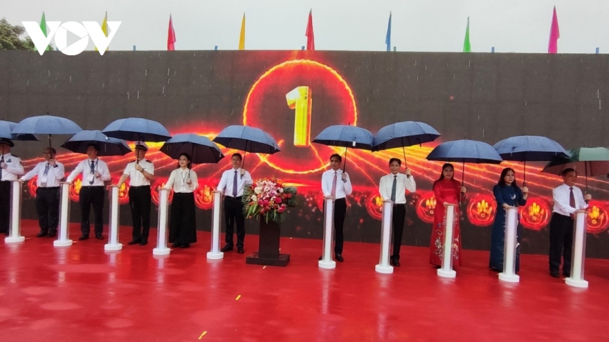 Vietnam and China inaugurate Hoanh Mo - Dong Zhong Border Gate