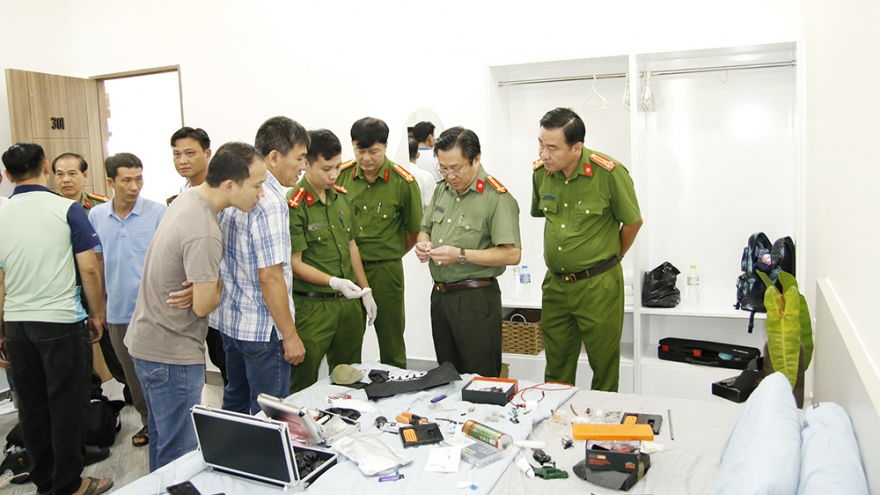 Đối tượng mua vũ khí quân dụng chưa kịp bán thì bị bắt
