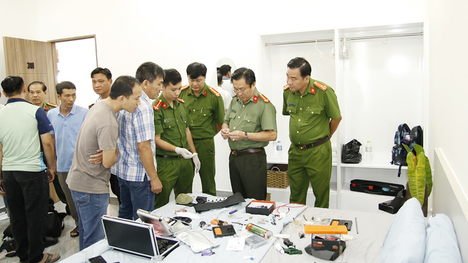 Đối tượng mua vũ khí quân dụng chưa kịp bán thì bị bắt