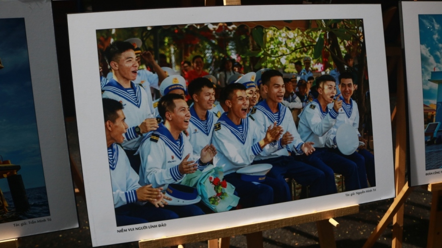 Photo exhibition highlights beauty of Truong Sa Archipelago