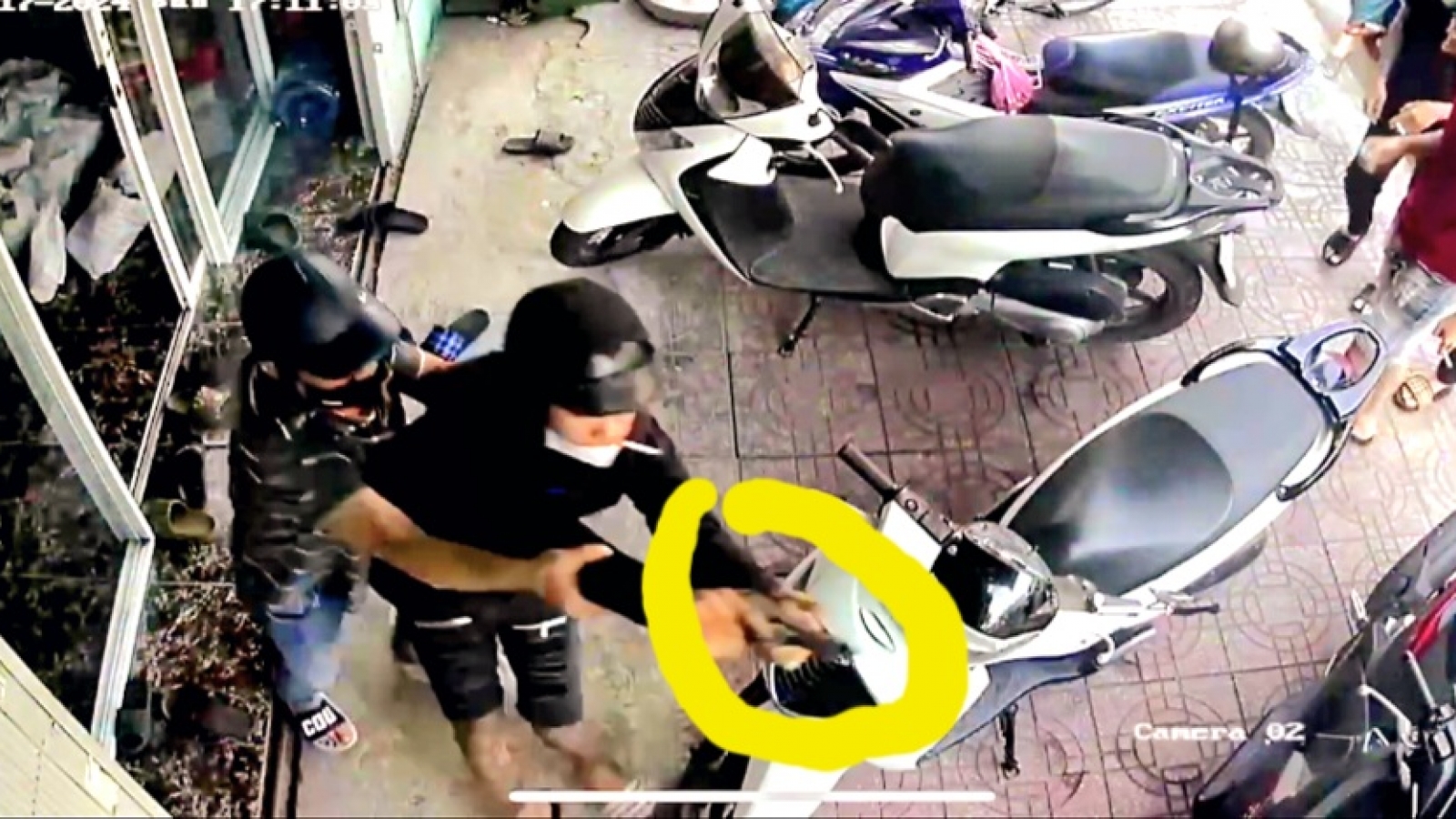 Khởi tố, bắt tạm giam thanh niên nổ súng thị uy tại một tiệm spa ở Long An