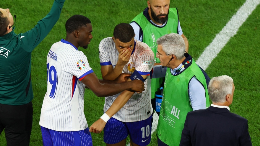 Mbappe vỡ mũi, có thể nghỉ hết vòng bảng EURO 2024