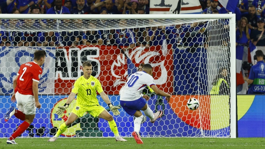 Trực tiếp Áo 0-1 Pháp: Mbappe bỏ lỡ khó tin