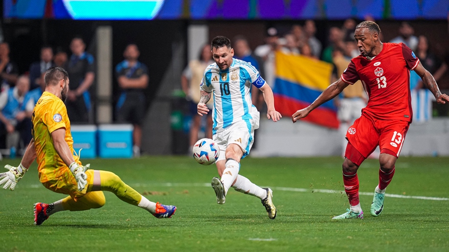 Video bóng đá Argentina - Canada: Messi giúp Argentina khởi đầu thuận lợi