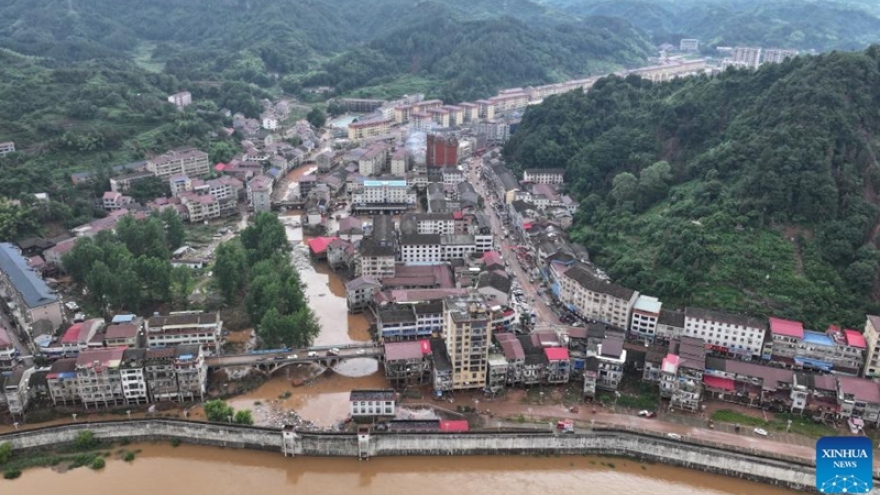 Trung Quốc ban bố cảnh báo đỏ vì mưa lớn