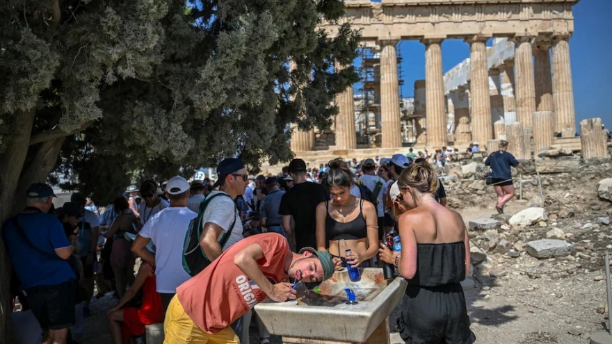 Nắng nóng ở Hy Lạp khiến nhiều khách du lịch thiệt mạng