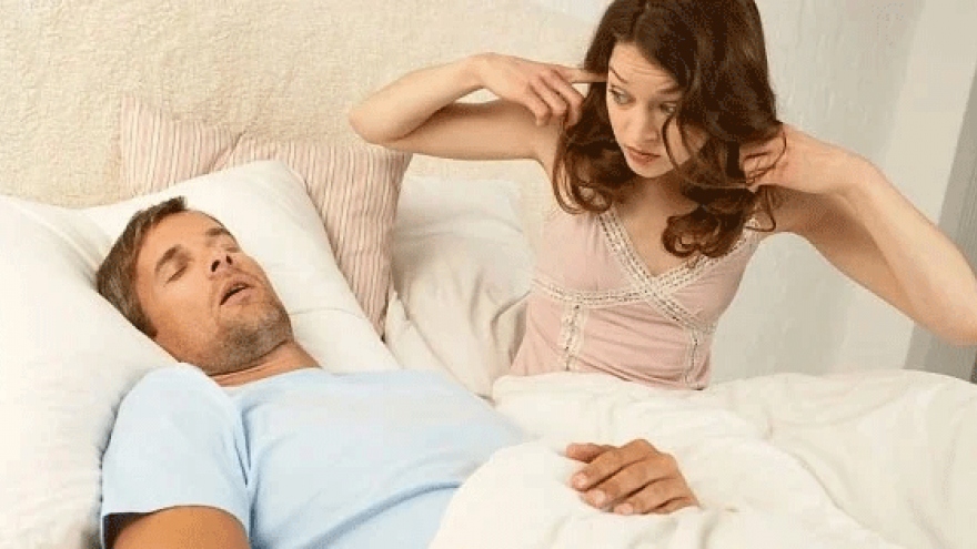 Ngáy ngủ ảnh hưởng đến “lửa” hạnh phúc hôn nhân ra sao?