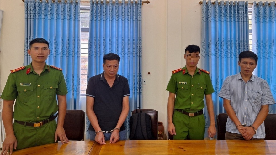 Bắt tạm giam nguyên hiệu trưởng 1 trường ở miền núi Nghệ An
