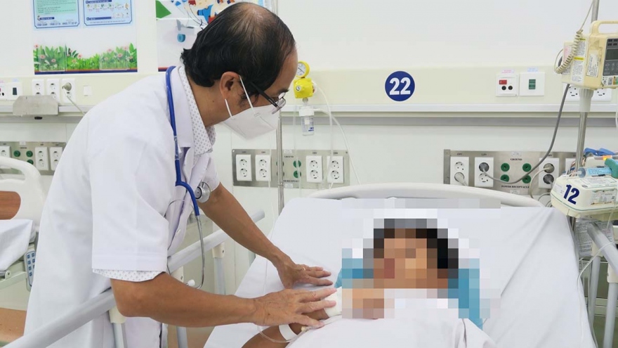 Vụ ngộ độc bánh mì gần 600 người nhập viện ở Đồng Nai: Bé trai 5 tuổi tử vong