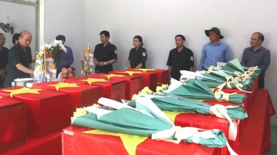 Volunteer soldiers’ remains from Cambodia laid to rest in Kon Tum