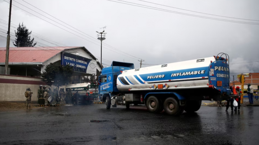 Bolivia triển khai binh sĩ để bảo vệ các trạm nhiên liệu