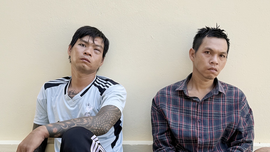 Bắt giữ 2 anh em ruột trốn truy nã, thu nhiều súng và hung khí