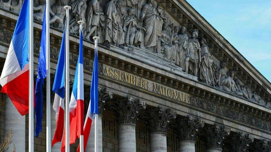 Bầu cử Quốc hội Pháp: Đảng cực hữu "Tập hợp quốc gia" dẫn đầu trong thăm dò