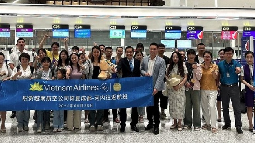 Vietnam Airlines opens new route connecting Hanoi with Chengdu