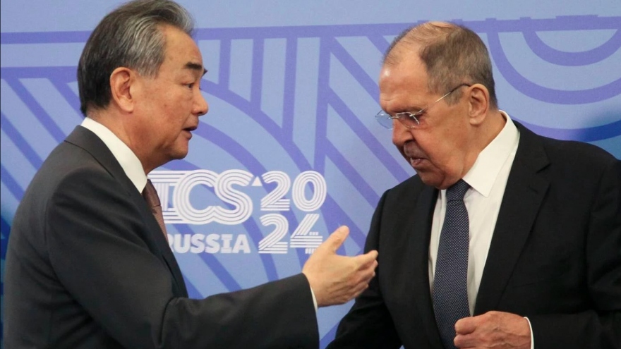 Ngoại trưởng Trung Quốc khẳng định quan hệ với Nga sẽ không bị cản trở từ bên ngoài