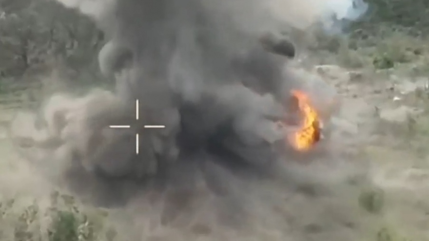 Xe thiết giáp chở bộ binh của Ukraine nổ tung và bốc cháy gần Chasov Yar