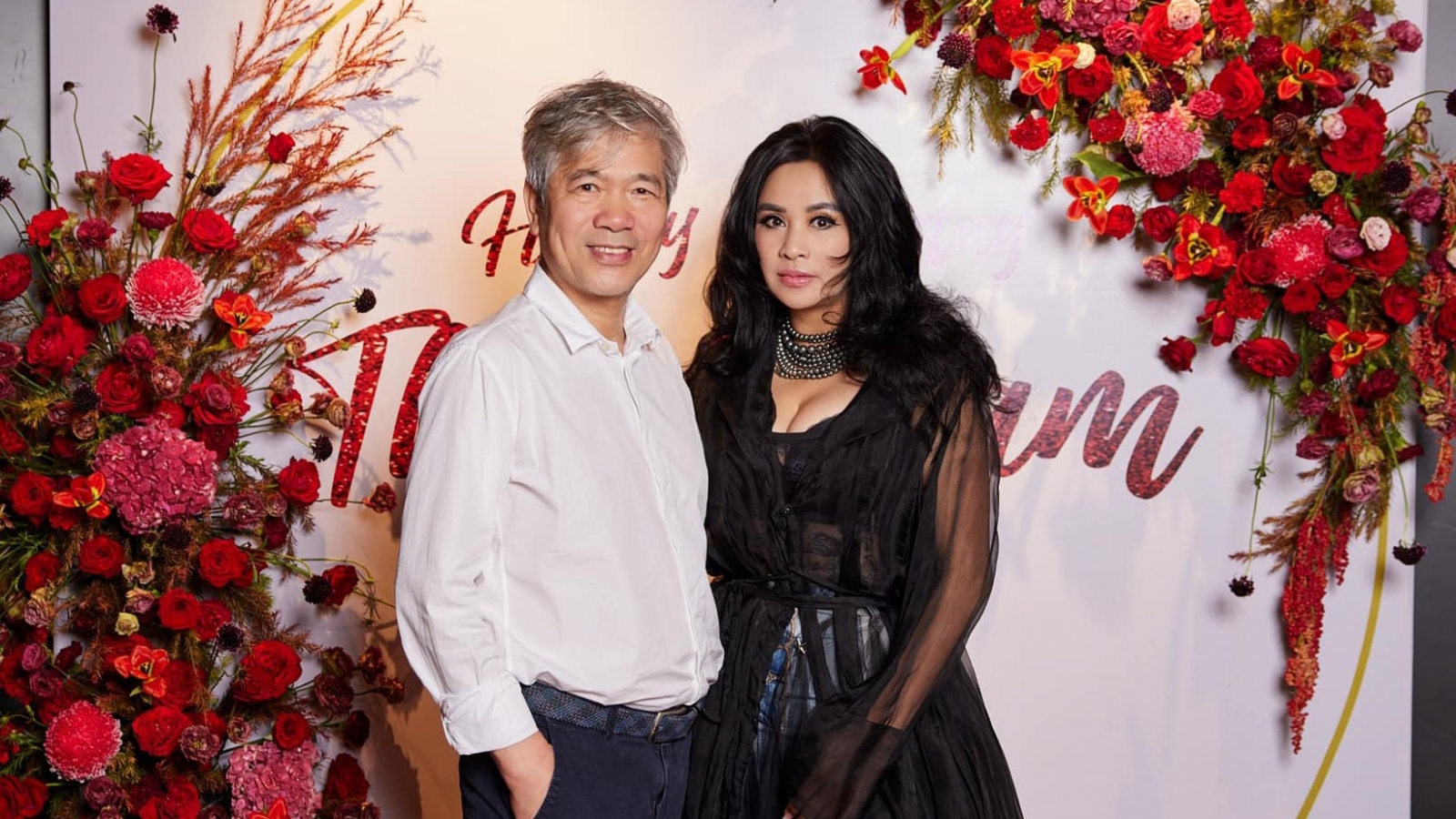 Chuyện showbiz: NSND Thanh Lam hạnh phúc đón tuổi mới cùng chồng bác sĩ