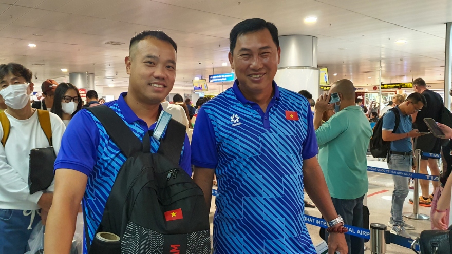 Vietnamese players head for AFF U19 Boys Championship 2024