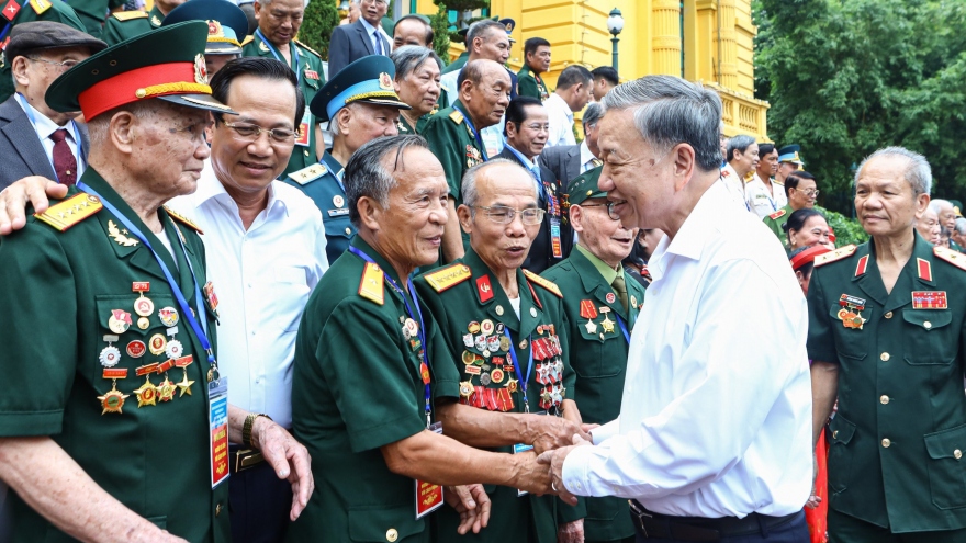 Chủ tịch nước Tô Lâm gặp mặt Đoàn đại biểu người có công với cách mạng tiêu biểu