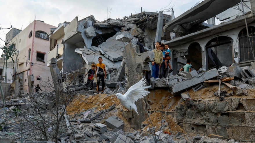 Israel tiến hành hơn 70 cuộc không kích vào Gaza