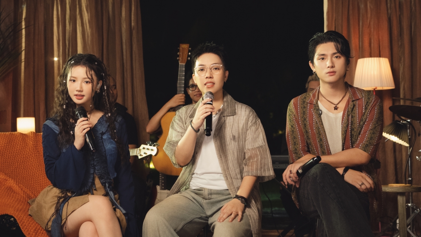 Kai Đinh kết hợp Amee và Grey D làm mới bản hit "Trái đất ôm Mặt trời"