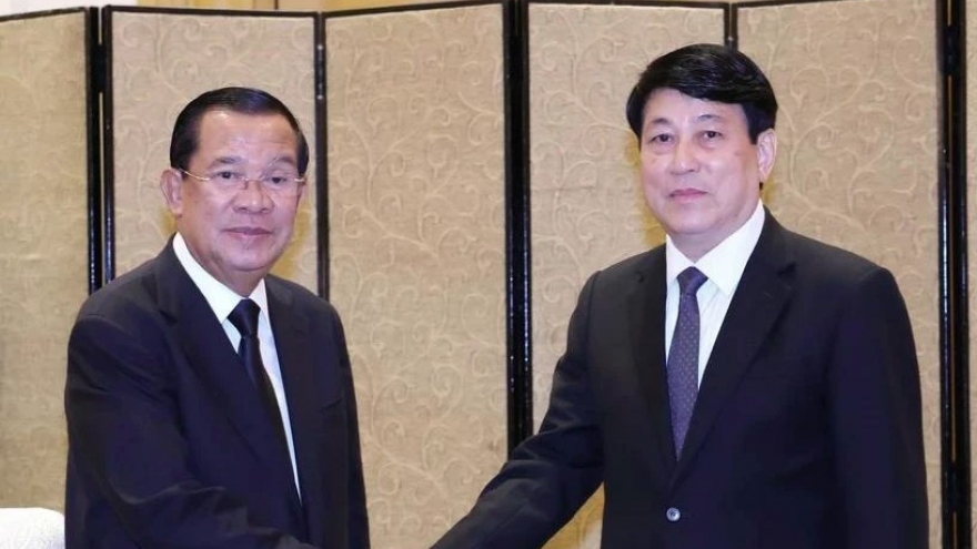 Party official hosts President of Cambodian Senate Hun Sen
