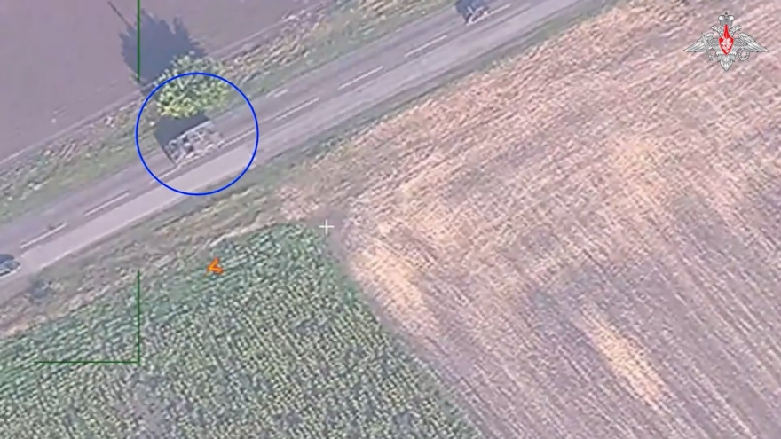 Khoảnh khắc bệ phóng M270 Ukraine trúng tên lửa Iskander của Nga