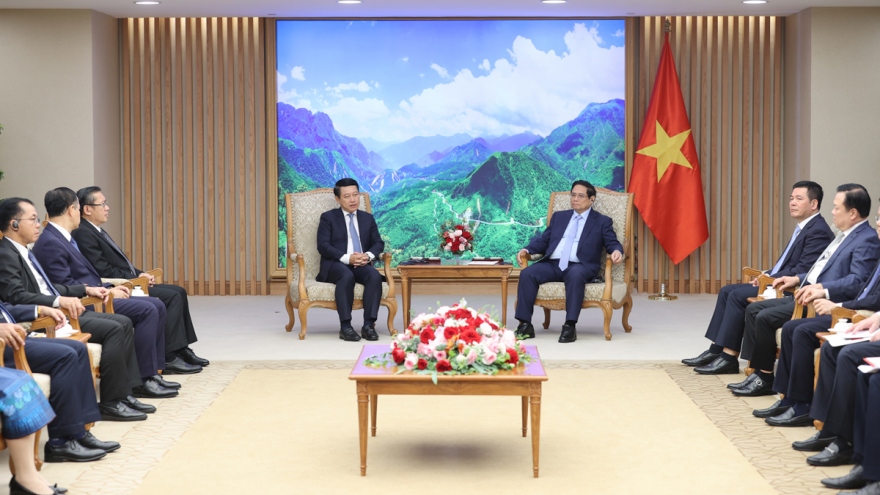 PM Pham Minh Chinh hosts Lao Deputy PM Saleumxay Kommasith
