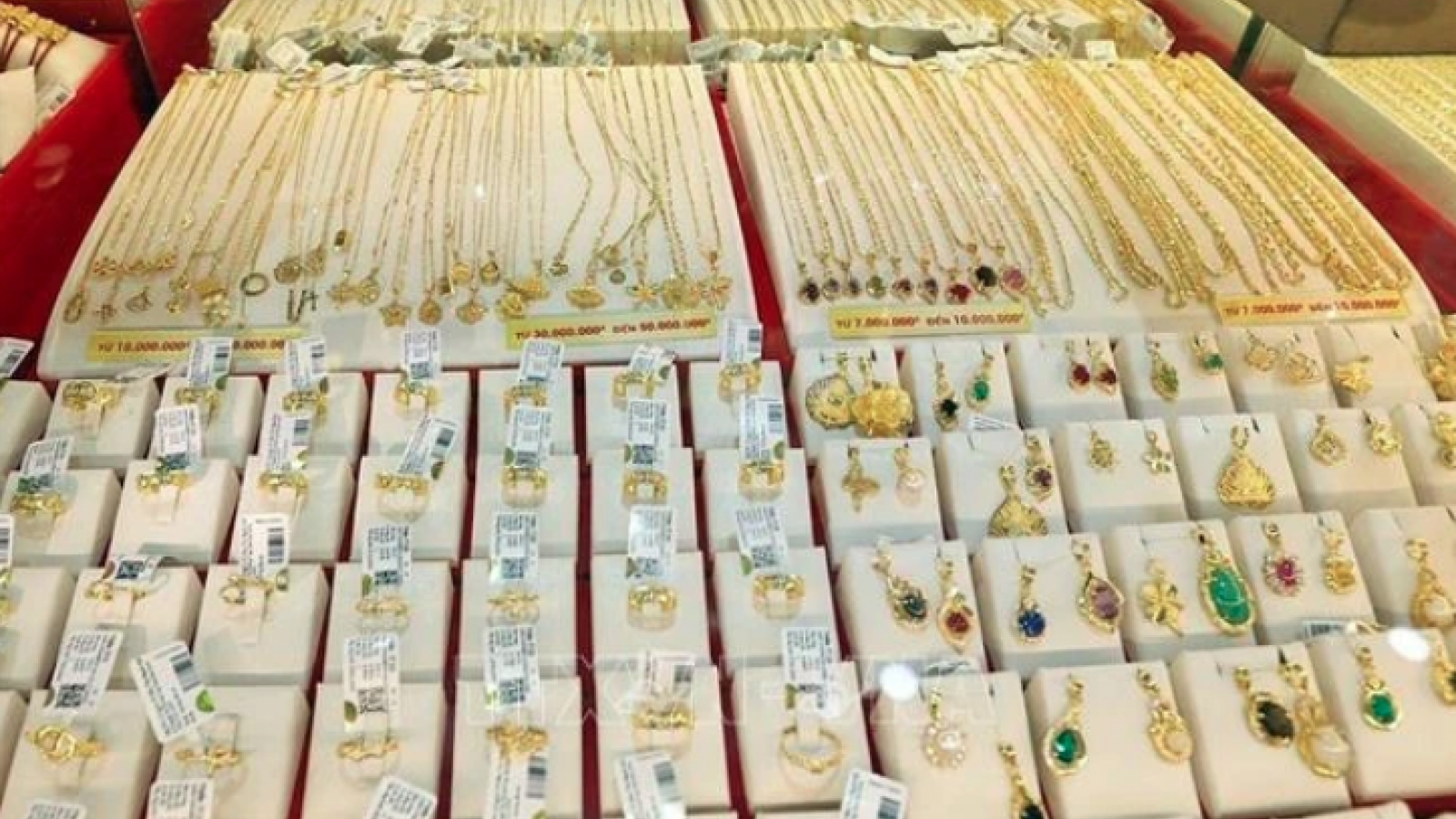 Domestic gold prices remain stable against global upward trend
