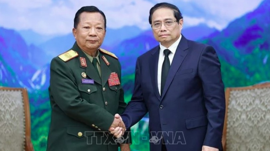 PM Pham Minh Chinh hosts Lao Deputy PM, Defence Minister