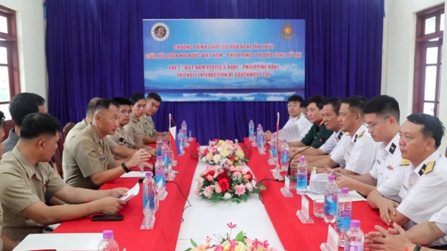 Vietnamese, Philippine navies hold friendship exchange