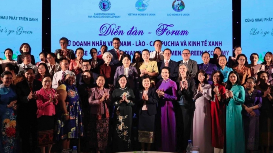 Vietnamese, Lao businesswomen share experiences in green economic development