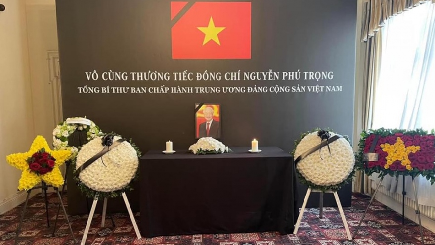 Trọng thể Lễ viếng Tổng Bí thư Nguyễn Phú Trọng tại Vương quốc Anh