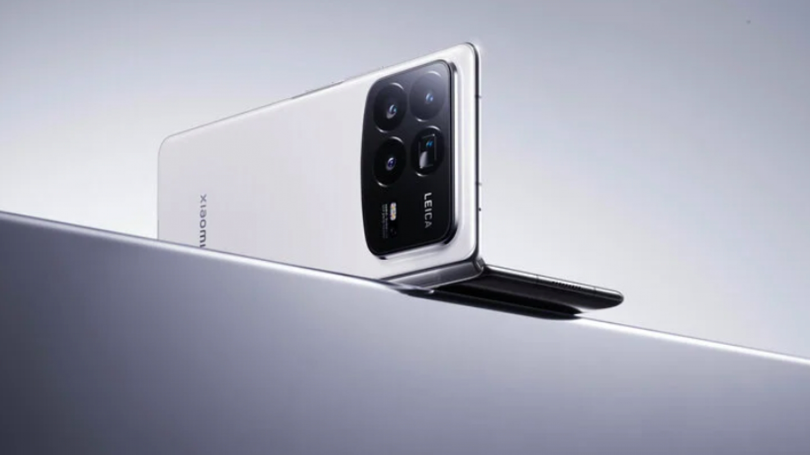 Smartphone gập MIX Fold 4 và MIX Flip của Xiaomi đối thủ cạnh tranh Samsung