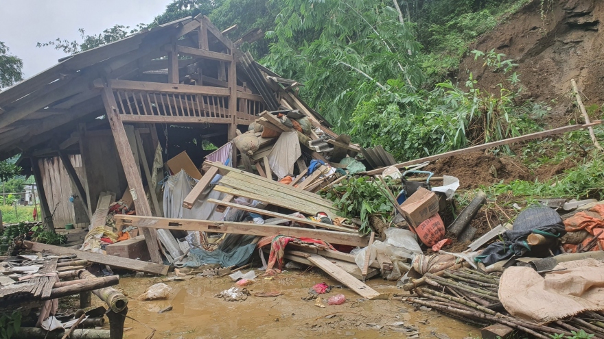 Gần 80 ngôi nhà bị hư hại và nhiều tuyến giao thông tê liệt do sạt lở ở Bắc Kạn