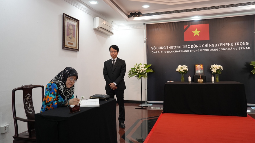 Công chúa Brunei viếng Tổng Bí thư Nguyễn Phú Trọng