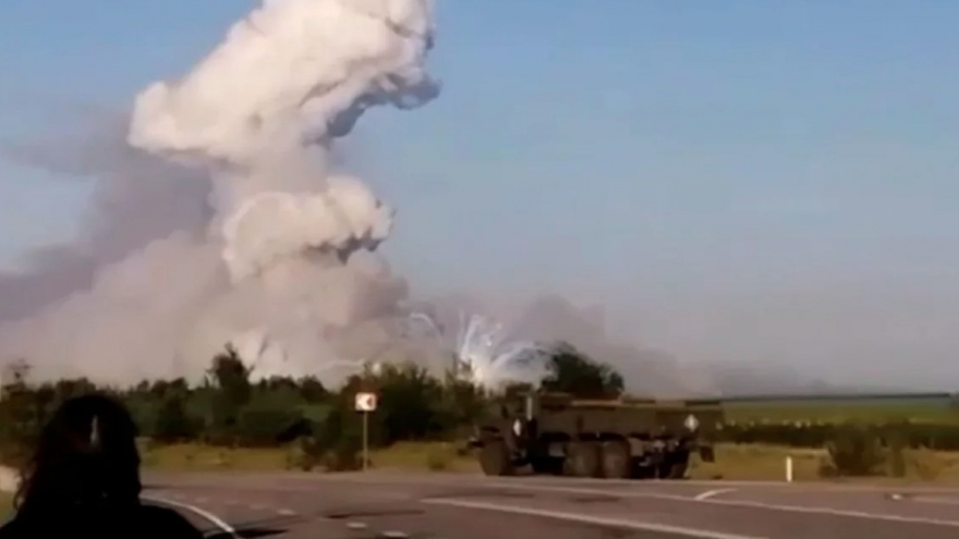 Nga tuyên bố đáp trả sau khi bị UAV Ukraine đốt cháy kho đạn dược