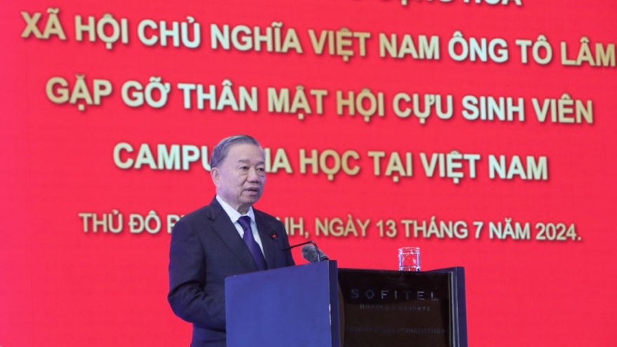Chủ tịch nước gặp mặt Hội cựu sinh viên Campuchia từng học tập tại Việt Nam