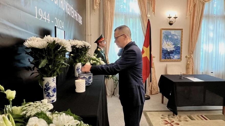 Đại sứ quán Việt Nam tại Đức, Italia tổ chức viếng Tổng Bí thư Nguyễn Phú Trọng