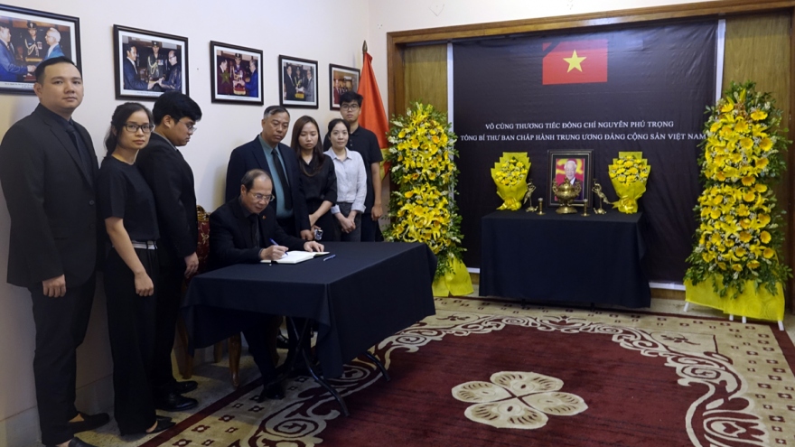Đại sứ quán Việt Nam tại Bangladesh tổ chức viếng Tổng Bí thư Nguyễn Phú Trọng