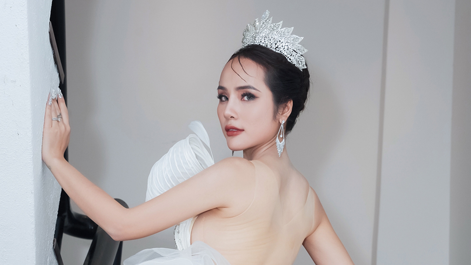 Hoa khôi Trà My sải bước cùng dàn mẫu quốc tế trên sàn diễn thời trang