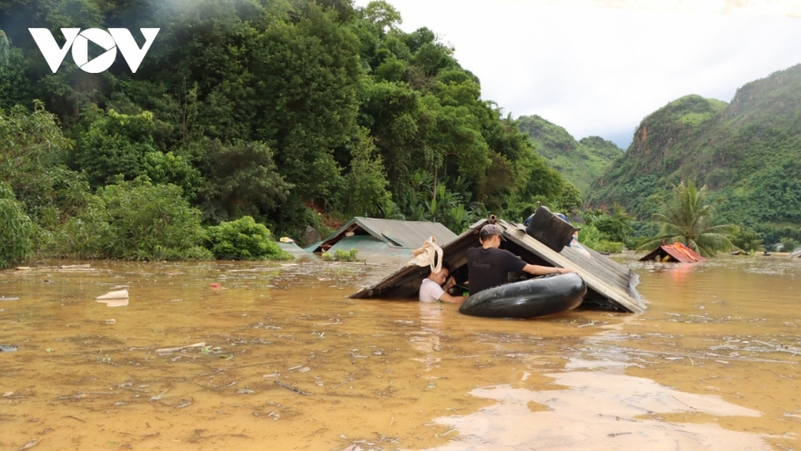 Flash floods and landslides leave 19 dead or missing in northern region