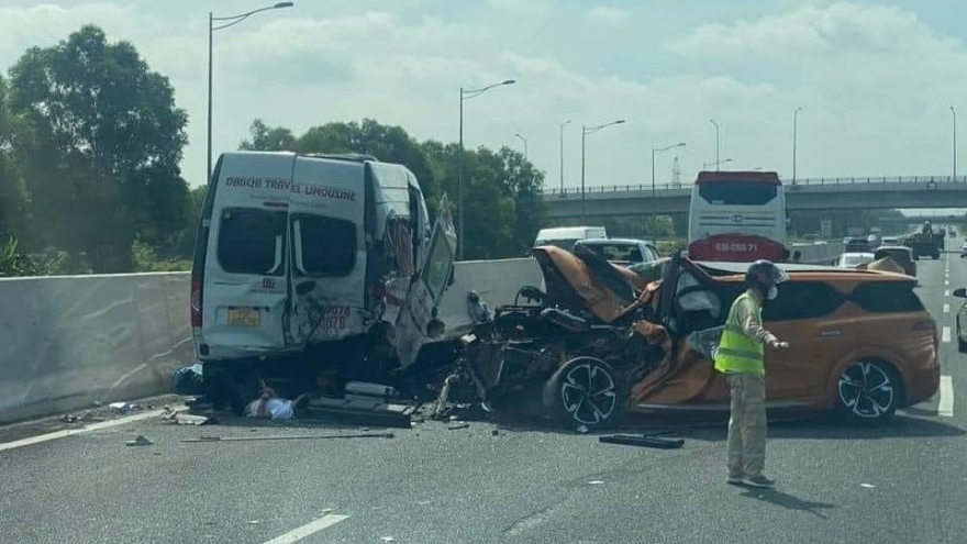 CSGT "mách nước" cách xử lý an toàn thay vì đứng ở làn đường 120km/h cãi nhau