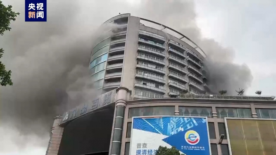Cháy trung tâm thương mại ở Trung Quốc, 16 người thiệt mạng