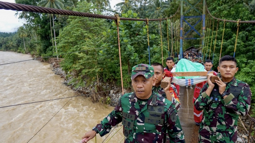 Lở đất tại Indonesia: Thương vong tăng, thời tiết xấu cản trở hoạt động cứu hộ