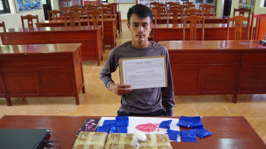 Đối tượng người Lào vận chuyển 18.000 viên ma túy sang Việt Nam tiêu thụ