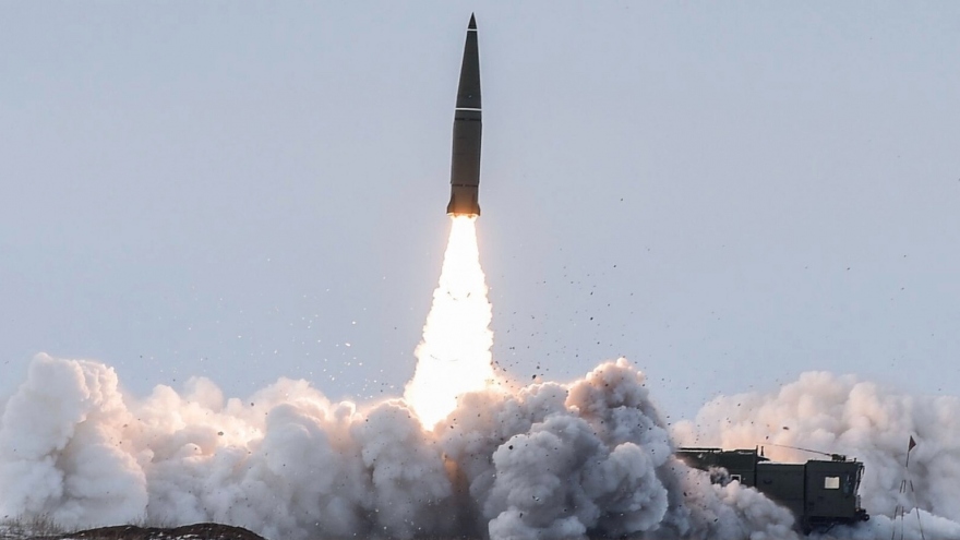 Toàn cảnh quốc tế trưa 24/7: Nga khai hỏa tên lửa Iskander, hạ HLV phương Tây ở Ukraine