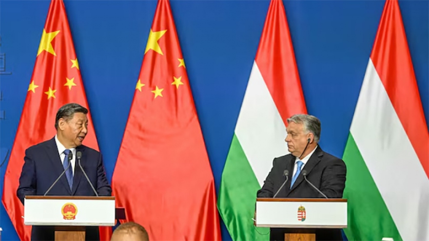 Thủ tướng Hungary bất ngờ thăm Trung Quốc