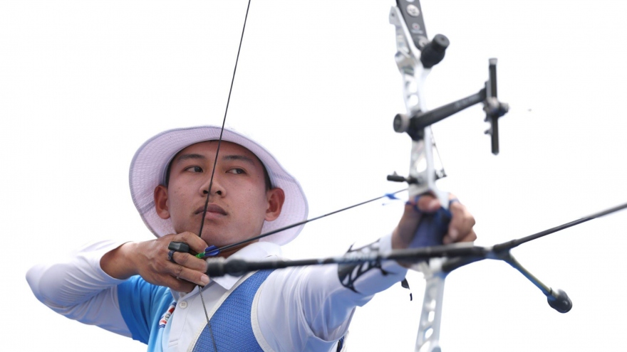 Cung thủ Lê Quốc Phong gặp VĐV châu Âu ở Olympic Paris 2024