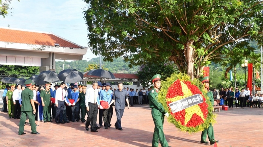 Remains of soldiers repatriated from Cambodia reburied in An Giang